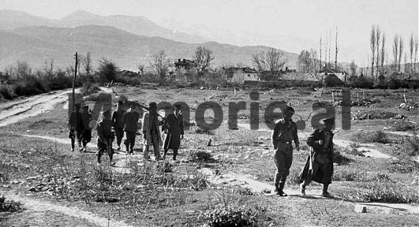 Dëshmia e bashkëshortes: Kadri Rustem Bardulla, Komandanti nga Peshkopia që qëlloi i pari italianët në 7 prill ’39 dhe vrasja e Mujo Ulqinakut 4 7 Prill 1939 2