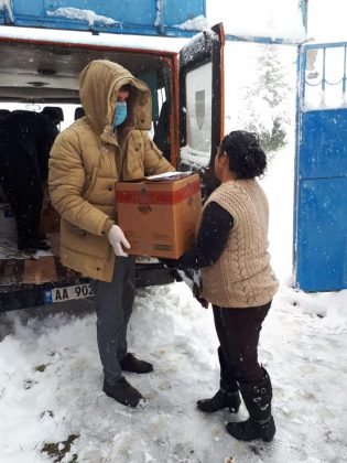 Foto/ Malaj: Bashkia e Matit ndau sot 160 pako ushqimore për familjet në nevojë 8 91912194 581502342466406 3571736825313624064 n 315x420 1
