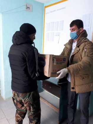 Foto/ Malaj: Bashkia e Matit ndau sot 160 pako ushqimore për familjet në nevojë 10 91990739 581502312466409 161288219671920640 n 315x420 1