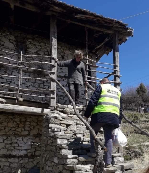 Gramshi fal taksat vendore deri më 31 korrik, kryebashkiaku Taçe: Opozita t’i bashkohet vullnetarëve tanë në terren 1 92760072 1408249439363134 6555005436779560960 n