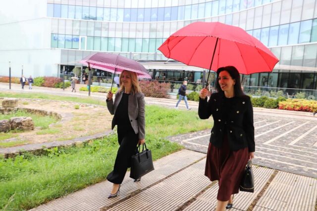 Miratuan zgjatjen e Fatkeqësisë, por disa deputetë i shkelën masat, kush janë më “frikacakët” 2 94350680 2587590468173632 8069868409560498176 n 640x427 1