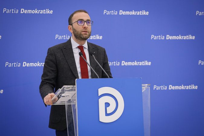 PD publikon videon: Një emigranti i bien të fikët në kufi, trajtim çnjerëzor Bardhi 675x450 1