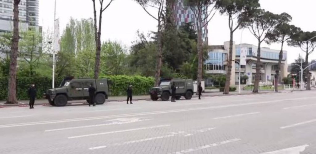 ‘Hyj këmbadoras në shtëpi që fëmijët të mos më shohin’, majori tregon sakrificat e efekitivëve të FA FA