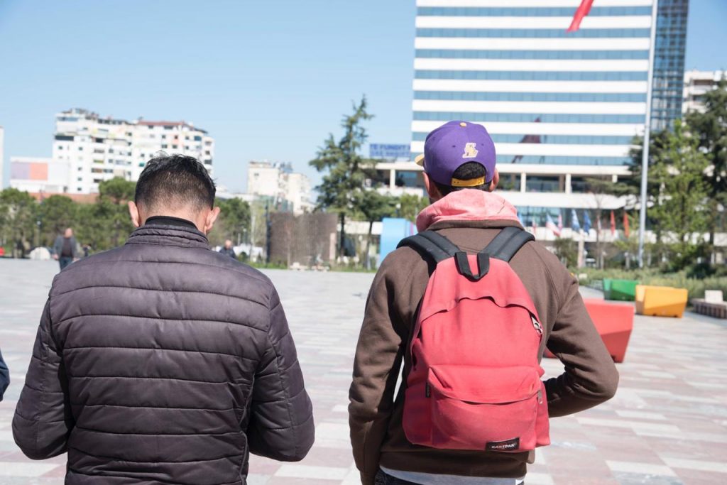Të uritur dhe të dhunuar: Refugjatët në Shqipëri denoncojnë Qendrën në Babrru si një vend ku lulëzojnë bandat Nassif dhe shoku nga Algjeria