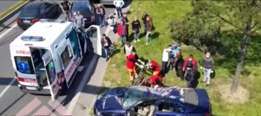 Dalin pamjet: Aksidenti i rëndë në Tiranë Durrës, nënë e bir i shpëtojnë vdekjes (VIDEO) aksident