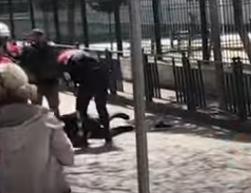 FOTOT/ Kërcënoi se do vriste policin, ja sesi e prangosën “Shqiponjat”, vrasësin Orges Bilbili 1 arma11