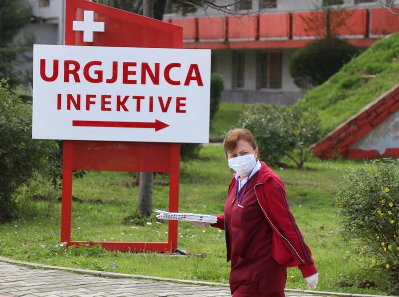 Mjeku infeksionist flet për teorinë që po parandalon përhapjen e koronavirusit në Shqipëri dhe jep lajmin e mirë: Më mirë përdorimi i paracatomolit se sa… infeksion