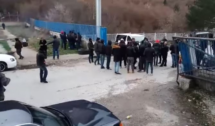 Qeveria hap dyert për emigrantët e bllokuar në Kapshticë, 27 persona akomodohen në një hotel kapshtice