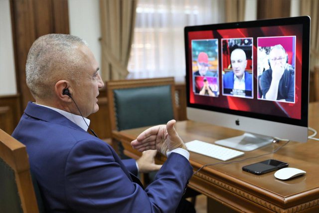 A merrni leje tek kryeministri për të dalë? Ja si i përgjigjet Meta gazetarit meta