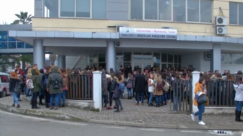 Covid-19/ Universiteti i Mjekësisë mbyll vitin akademik, ja si do bëhen provimet mjekesi