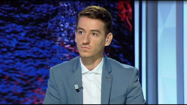 I nxori foton dhe e bëri ‘shembull’ për të gjithë / Deputeti shpërthen ndaj Taulant Mukës: Po ik o pa**… muka