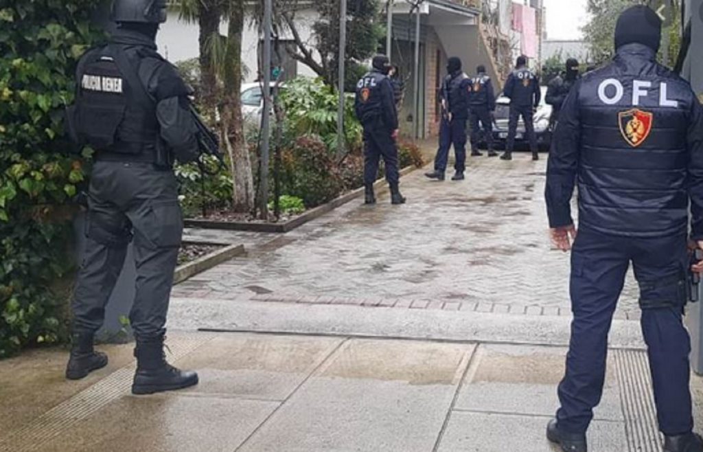 VIDEO/Kaloi gjysmën e jetës në burg dhe sot jeton me bonus qiraje, por OFL i kërkon deklarimin e pasurisë ofl