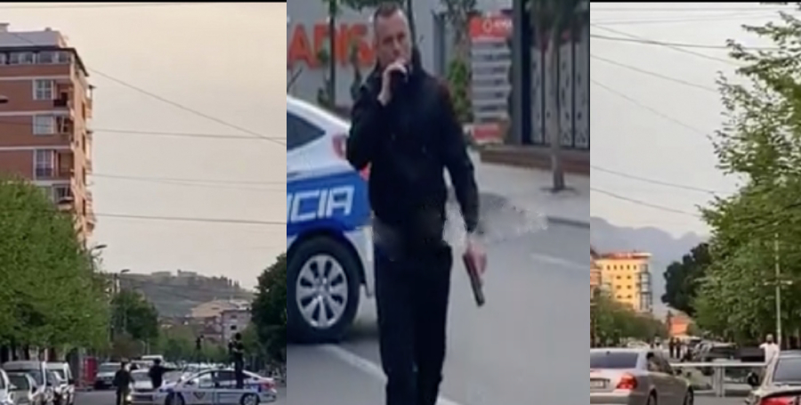 Makina i ikën me xhirim gomash postbllokut, polici del me pistoletë në dorë (VIDEO) shkoder 1