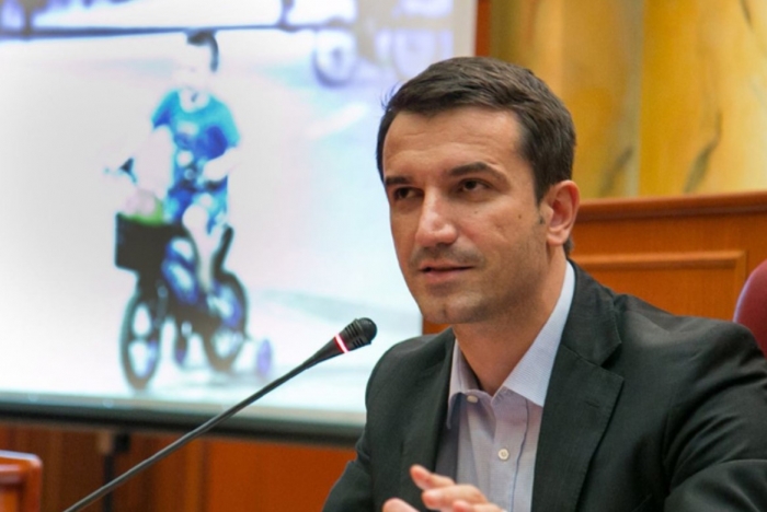 “Mjafton te shisni Ferrarin”/ Biznesmenët kërkojnë fitimin e munguar, Veliaj zbulon listën e makinave luksoze që zotërojnë veliaj