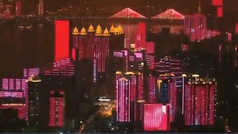 Wuhan del nga karantina pas 2 muaj e gjysmë, epiqendra e pandemisë në festë spektakolare 2 vuhan