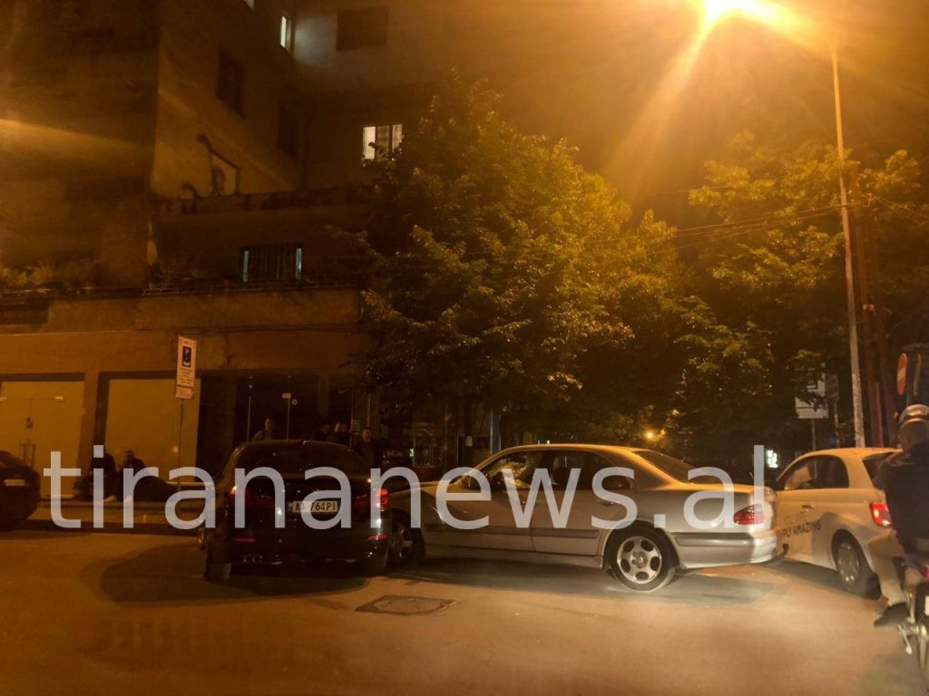 Aksident në mes të Bllokut, përplasen Benzi dhe BMW-ja luksoze 101693669 1820390594770643 6184506100239302656 o 1