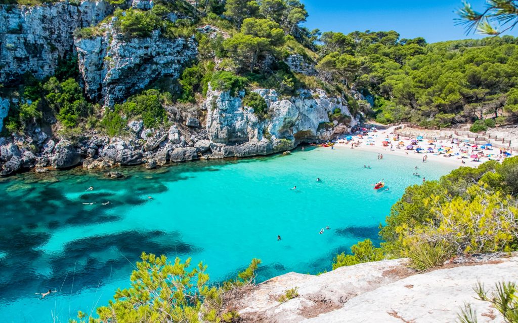 Pushime në Spanjë? Qeveria nxjerr vendimin kur nisin prenotimet 10 BestBeachesinSpain CalaMacarella shutterstock 1131032666