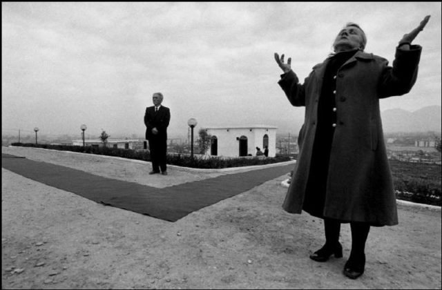 Fotoreporteri me famë botërore Nicos Economopoulos ka publikuar pamjet mbresëlënëse nga viti 1997 i njohur ndryshe edhe si viti i mbrapshtë. 10 11 2 640x420 2