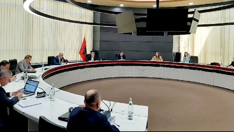 Debat i fortë midis Gjiknurit dhe Vasilit, ndërpritet mbledhja e Këshillit Politik 1589364984 reformazgjedhore