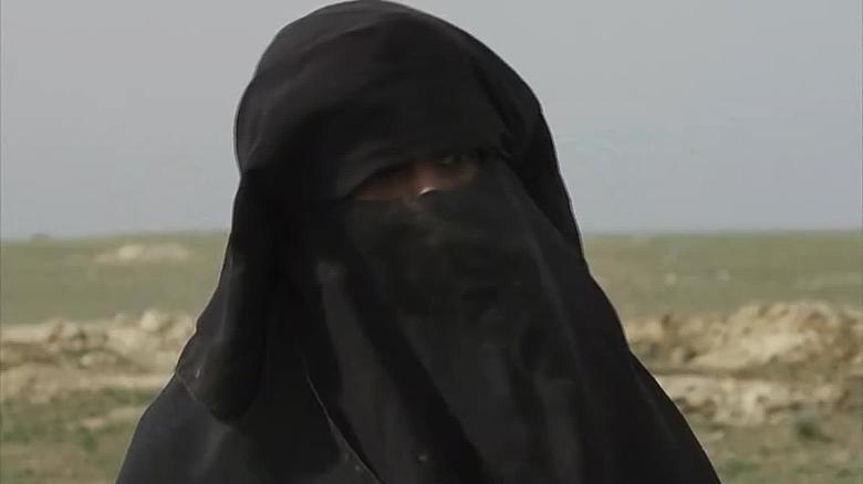 “E trajnuar për të përdorur armë dhe për të gatuar”/ Shkoi më burrin në Siri për të luftuar krah ISIS, Prokuroria ngre akuzat 190208013702 families fleeing isis exlarge 169