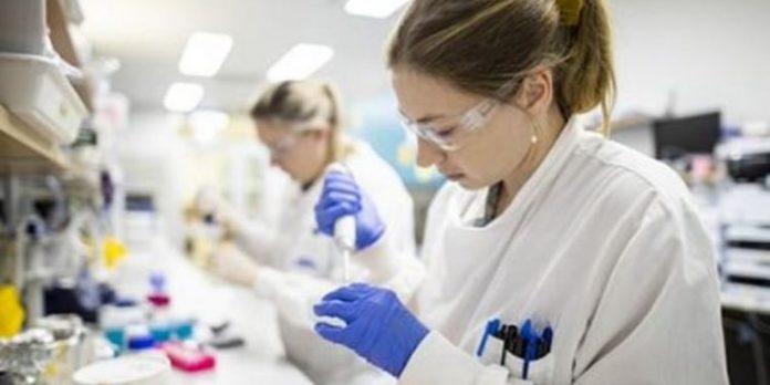 E papritur, shfaqet një tjetër shenjë e infeksionit nga koronavirusi 26980464 8209743 A coronavirus vaccine developed by University of Queensland rese a 2 1586570428552 1586688564 750x375 1 696x348 1