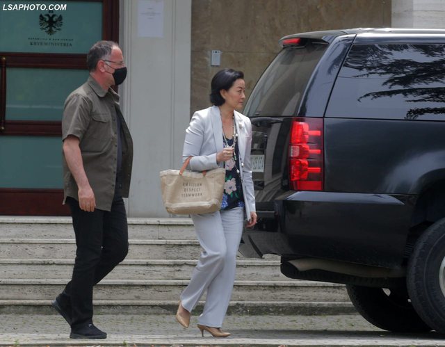 Nuk u vu re nga askush/ Ja mesazhi i koduar që “fshihej” në çantën e ambasadores Yuri Kim në takimin me Ramën 640 0 5ec536019e171