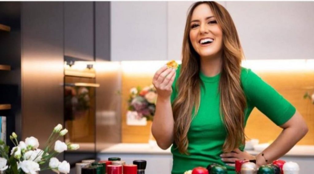Gatuan recetat e librit në Instagram, Arbana Osmanin e gjen “belaja” me ndjekësit: Hip se të vrava, zbrit se të mbyta Arbana 2 1