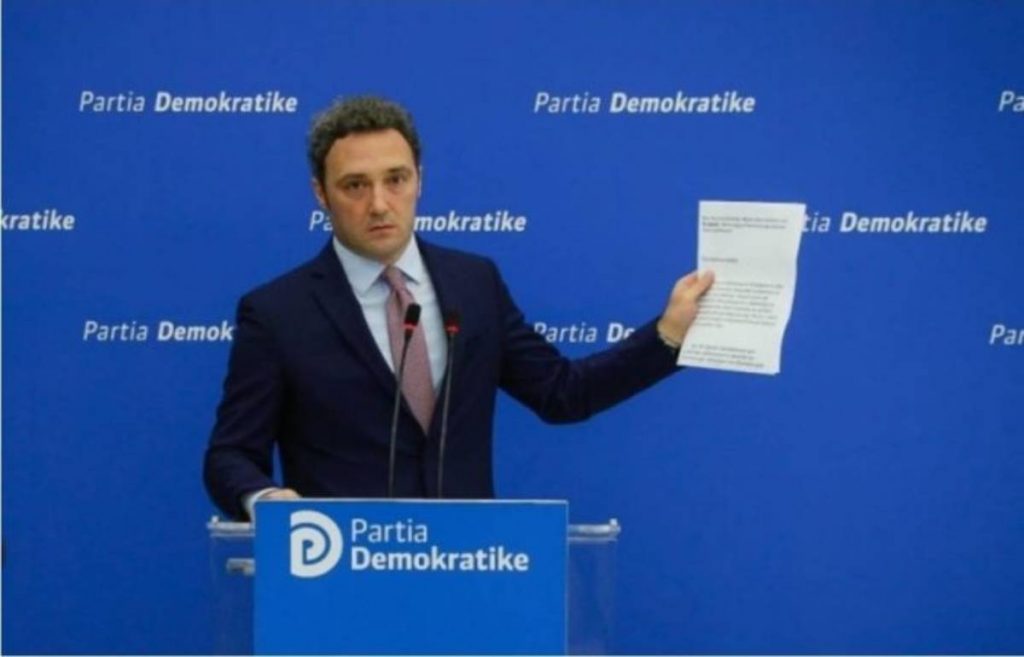 Bardh Spahia tjetër denoncim për Ministrinë e Shëndetësisë: Hapet me forcë dera në katin e zyrës së tenderave Bardh Spahia