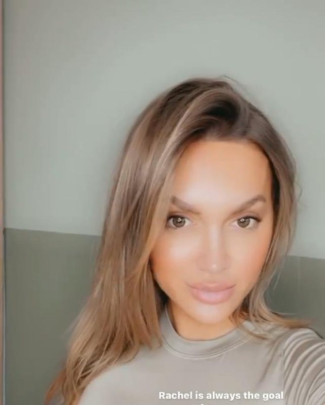 Fotot/ Lori Hoxha me modelin e ri të flokëve, ka “kopjuar” Rachel tek seriali “Friends” 2 Lori 2