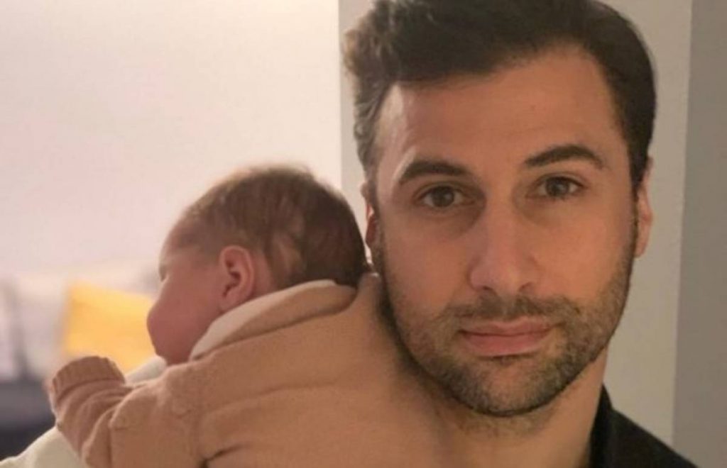 Lorik Cana në krevat me fëmijët, kjo foto e ëmbël po bën xhiron e rrjetit! Loriku 1