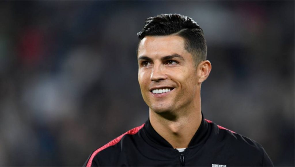 Foto/ Cristiano Ronaldo ndryshon “look”, kthehet pas në kohë Ronaldo 2