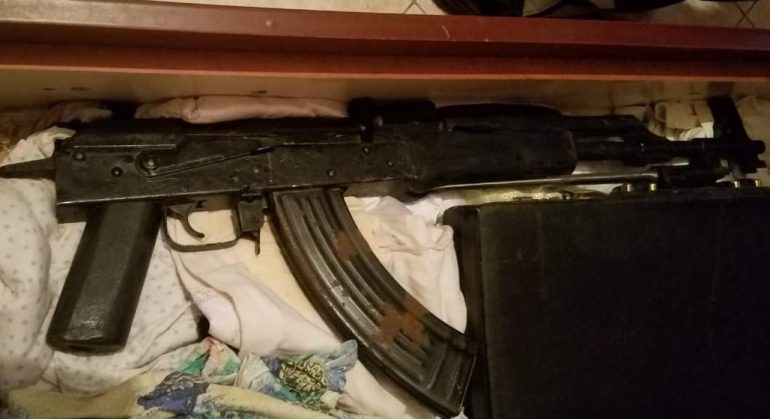 Kamëz/ Arrestohet 36-vjeçari, i gjendet në banesë kallashnikov dhe… WhatsApp Image 2020 05 03 at 10.03.31 770x419 1