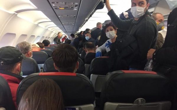 “MIE” reagon pas fotos në avionin e “Air Albania”: Është momenti i akomodimit të pasagjerëve, fluturimet kryhen sipas rregullave të përcaktuara airalbania 600x375 1