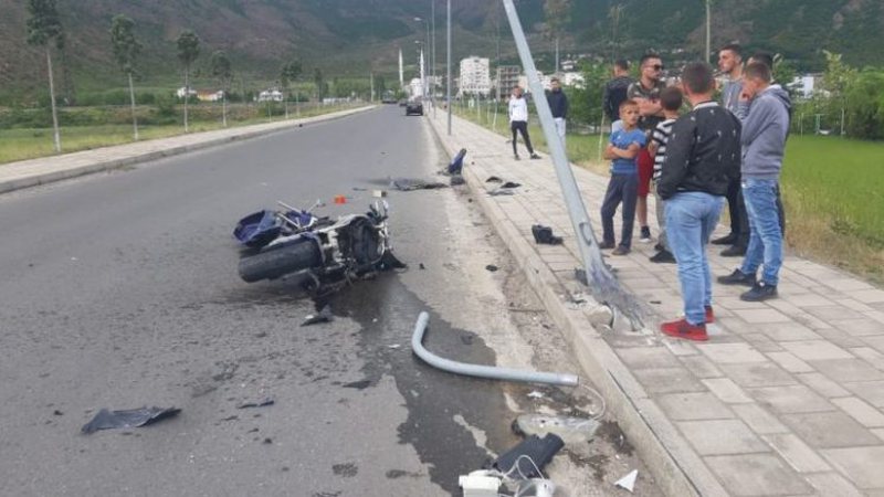 Aksident i rëndë në Bulqizë, 30-vjeçari fluturon nga motorri. Niset me helikopter drejt Traumës aksident