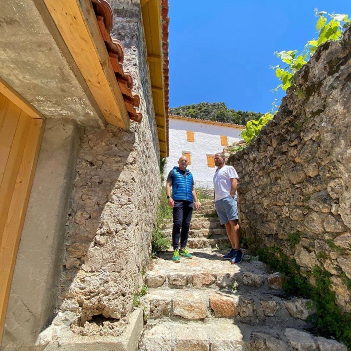FOTOT/ Fevziu dhe Shkullaku jashtë karantine, ja si e kanë kaluar fundjavën në Dhërmi gazetarët b6510c17c6c6b8b883b093b63f9e9bcc L