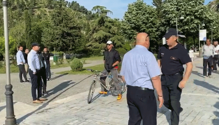 “Është urdhër!”/ Pronarët e lokaleve në Berat protestojnë kundër mbylljes së aktivitetit, berat 3 770x439 1