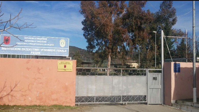 Gjykata i njeh amnistinë dhe i ul 2 vite burgim, i dënuari përjetë përgatitet të lërë qelinë burg 1