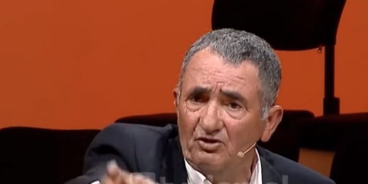 “Pse më spiunove tek Eni Çobani”, plas sherri mes dy fqinjëve nga Burreli burrel eni. cobani