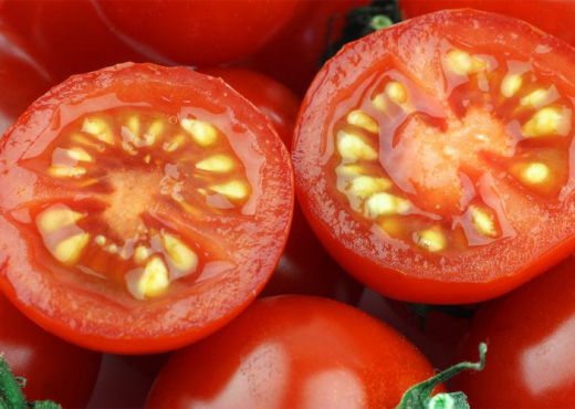 I dini përfitimet që sjell lëngu i domates? Kura ideale për të luftuar kolesterolin domate