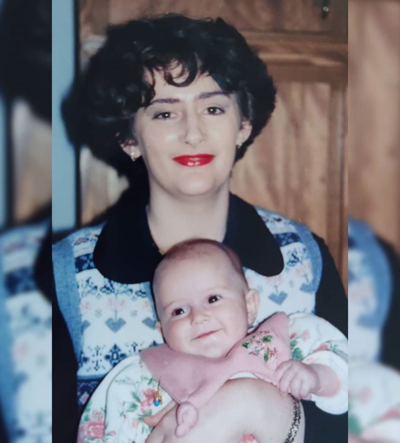 Mbesa e Berishës publikon fotot e rralla të Argitës dhe gjyshe Lilit në vitet ’90, u shkruan dedikimin e veçantë në Ditën e Nënës 4 gsdfgsgh3egdf