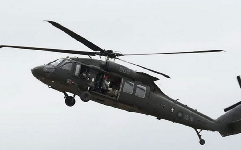 Shkup/ Rrëzohet helikopteri pranë aeroportit helikopter