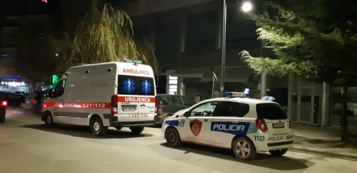 Sherr me thika mes të rinjve në Korçë, plagoset një prej tyre korce