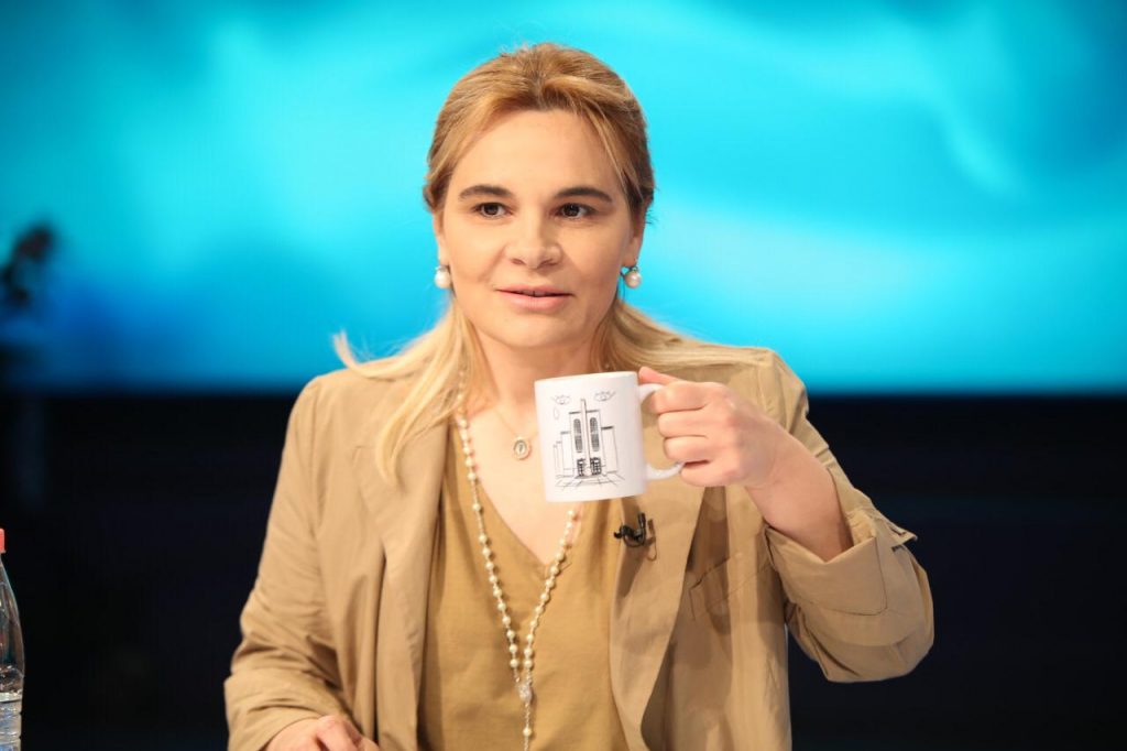 “Merrni tabulatet dhe whatsapp-in e Ramës”/ Kryemadhi deklaron: Kryeministri ka marrëveshje të fshehtë për shkatërrimin e Reformës në Drejtësi, më vjen mirë që Kim e kuptoi mona k 1