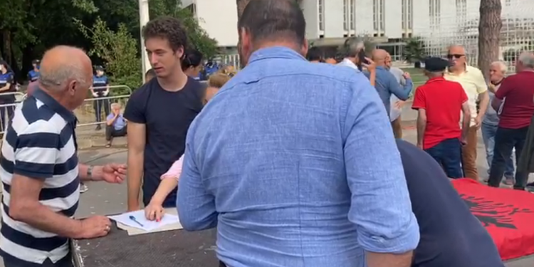 E premtoi Basha, nis mbledhja e firmave për ta ndërtuar Teatrin siç ishte peticion 750x375 1