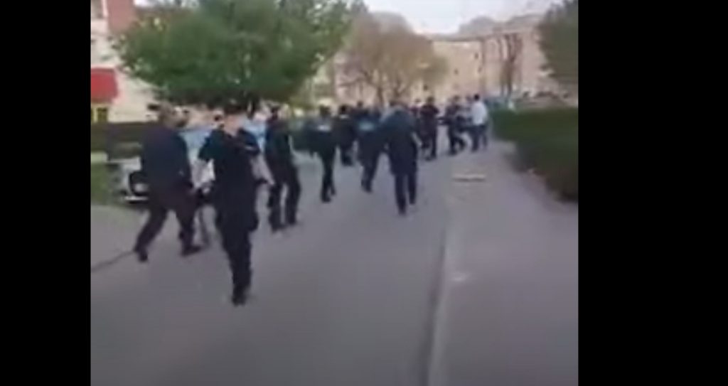 Berisha bën thirrje ‘t’i përvishemi policisë’ (VIDEO) proteste