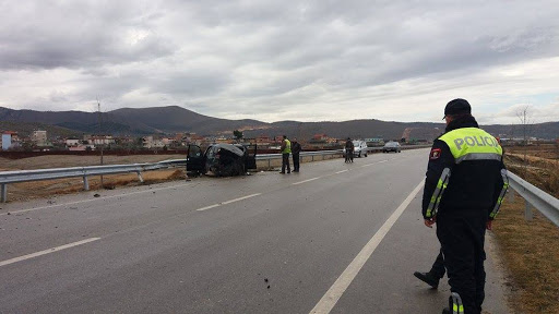 Aksident në Berat/ 22-vjeçari i dehur përplas ‘BMW’ me ‘Range Rover’, përfundon në pranga wqr
