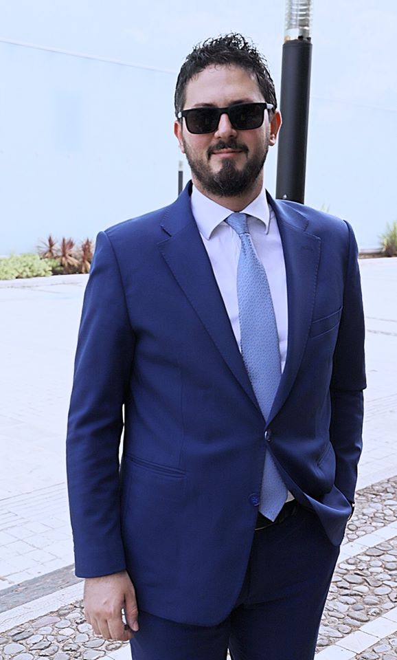 Nga maskat te veshjet dhe aksesorët, ja si u shfaqën deputetët sot para nisjes së seancës parlamentare 8 104418688 2631392910460054 4811571566852709955 o