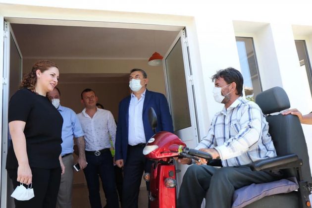 Ministrja Xhaçka jep lajmin e mirë: Shtëpi të reja për dy familjet nga Bathorja që u goditën nga tërmeti i 21 shtatorit 1 2 30