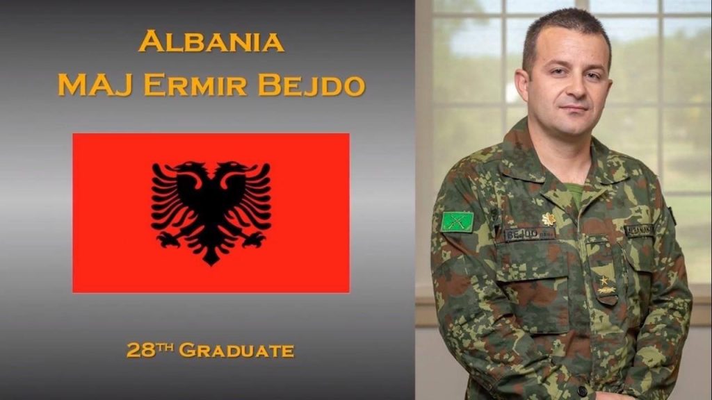 Ministrja Xhaçka: Oficerët e rinj shqiptarë të FA diplomohen në SHBA 2 2 32