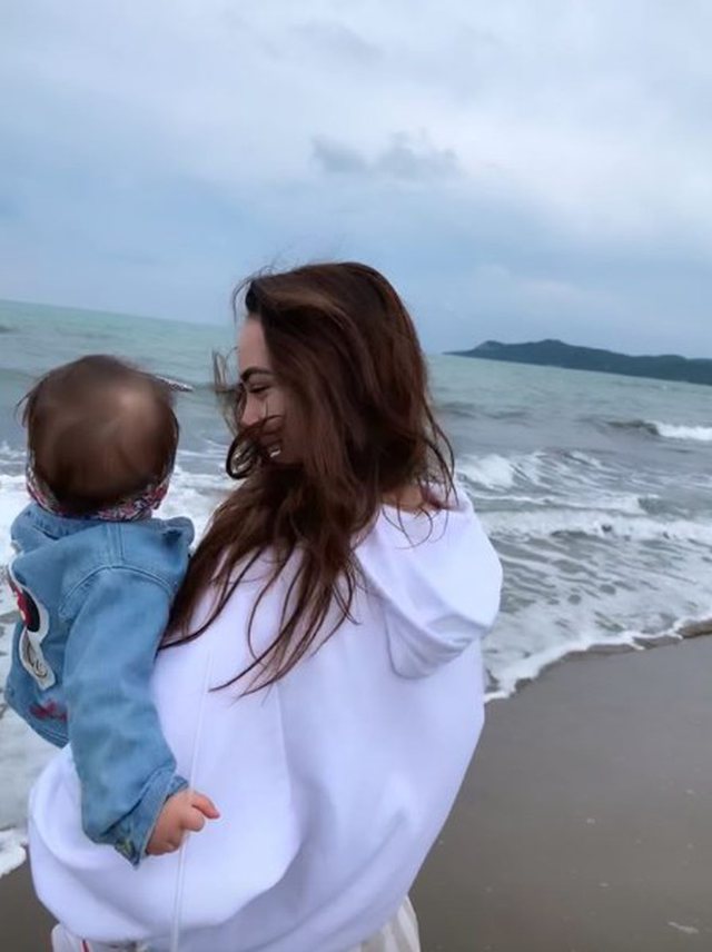 "Na i qeshe syte!" Xhensila poston momentet më të ëmbla me Ajkën në këtë 1 Qershor 2 2